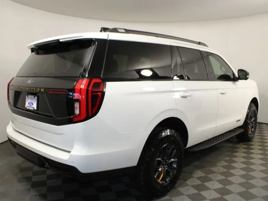 2025 Ford Expedition photo 1