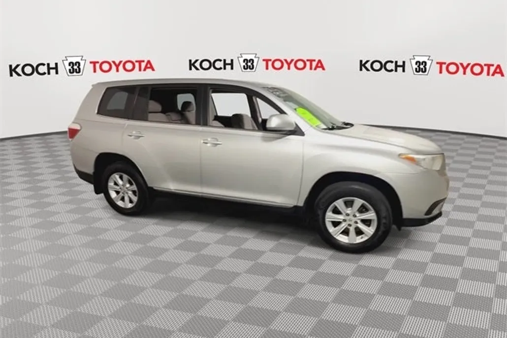 2013 Toyota Highlander Base photo 1