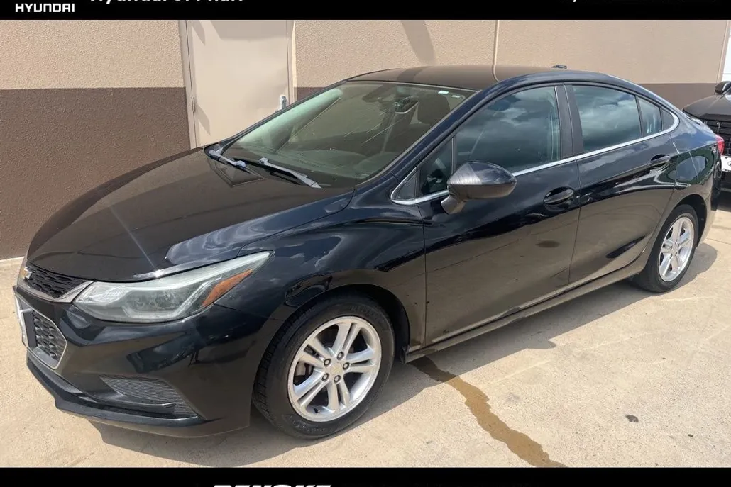 2017 Chevrolet Cruze LT photo 1