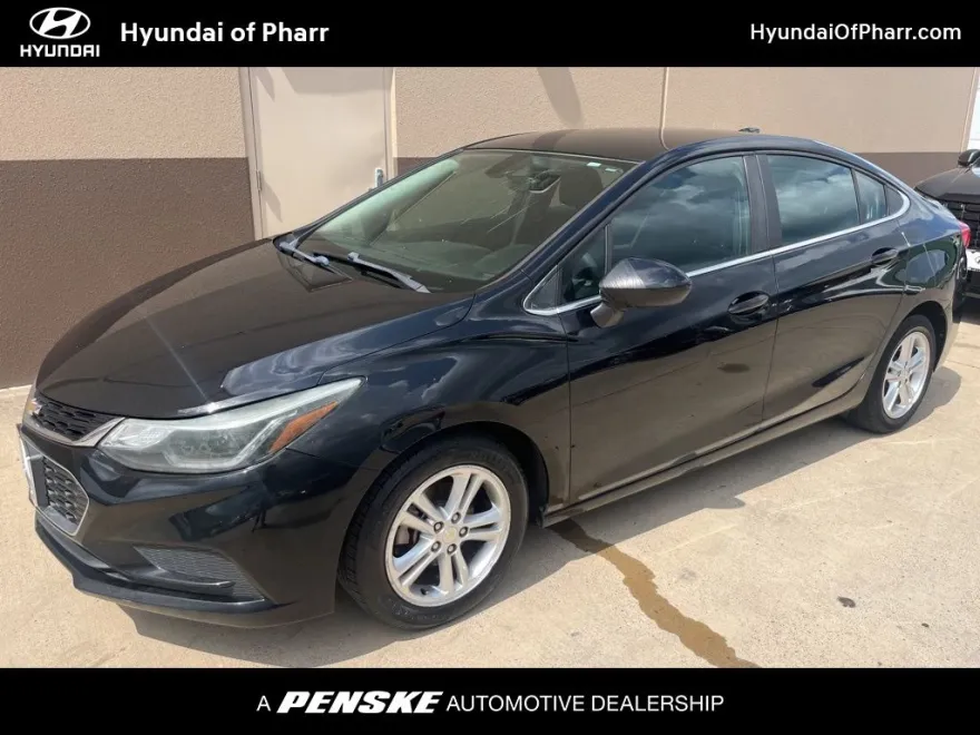 2017 Chevrolet Cruze LT photo 1