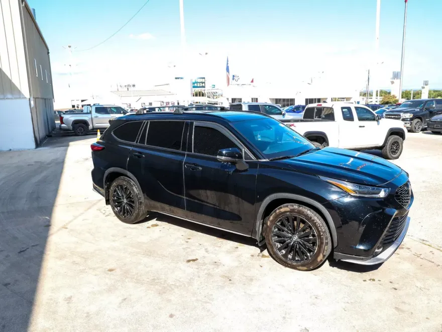 2023 Toyota Highlander XSE photo 1
