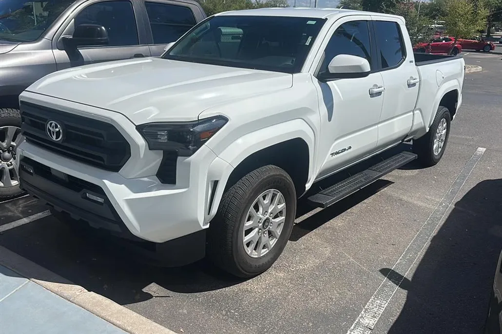 2025 Toyota Tacoma SR5 photo 1