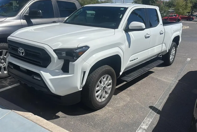 2025 Toyota Tacoma SR5 photo 1
