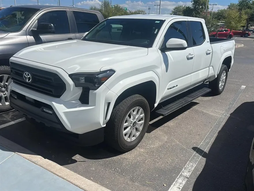 2025 Toyota Tacoma SR5 photo 1