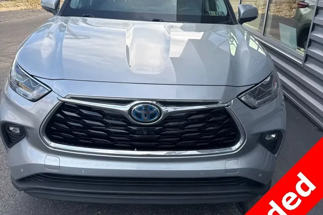 2022 Toyota Highlander Hybrid Limited photo 1