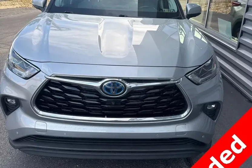 2022 Toyota Highlander Hybrid Limited photo 1