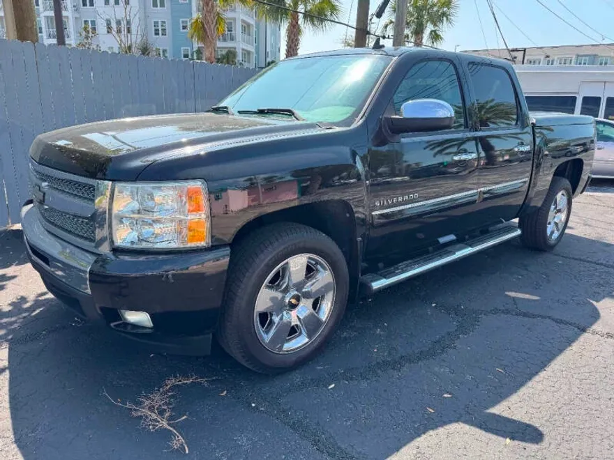 2011 Chevrolet Silverado 1500 LT photo 1