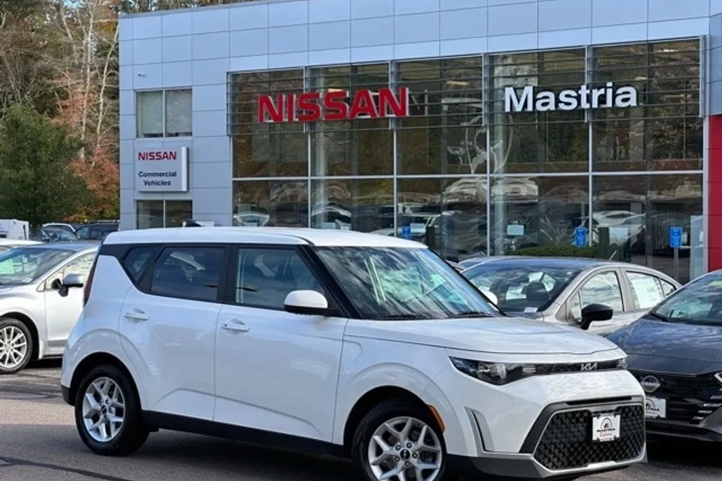 2023 Kia Soul S photo 1