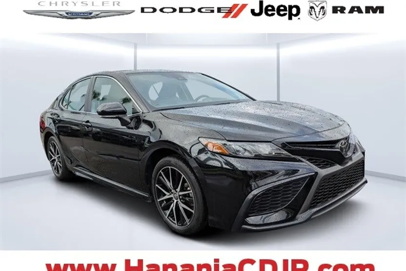 2024 Toyota Camry SE photo 1