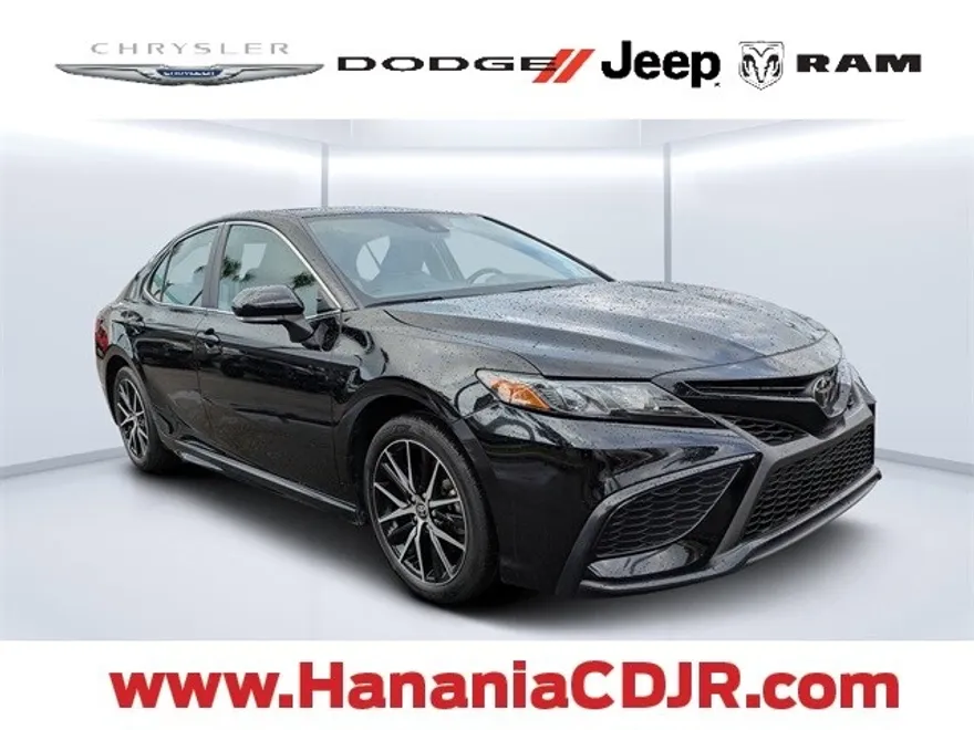 2024 Toyota Camry SE photo 1