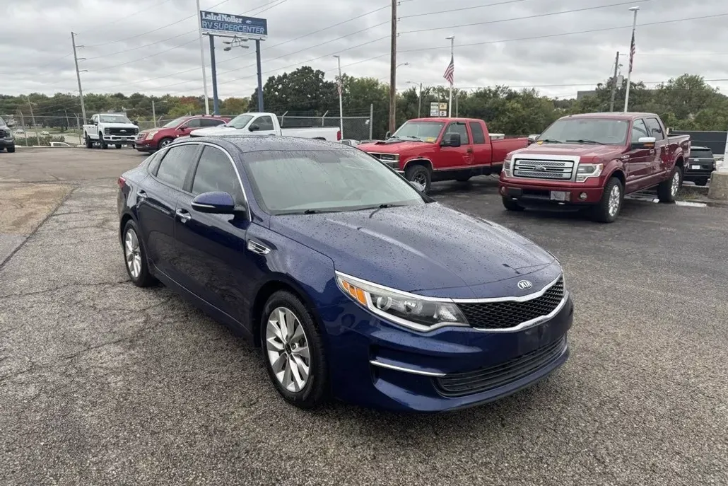 2017 Kia Optima LX photo 1