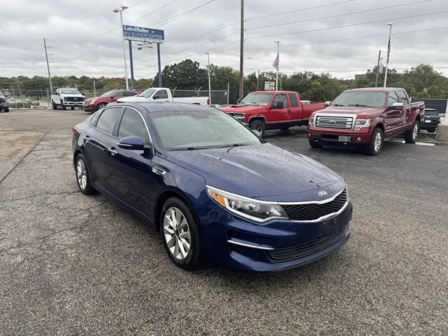 2017 Kia Optima LX photo 1