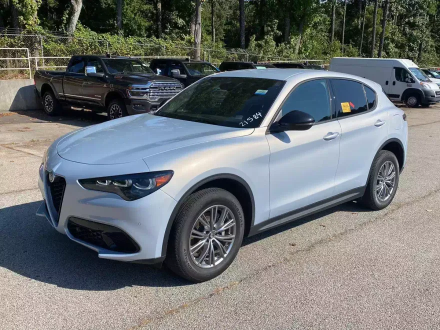 2024 Alfa Romeo Stelvio Sprint photo 1