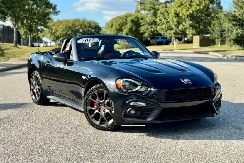 2017 Fiat 124 Spider Abarth photo 1