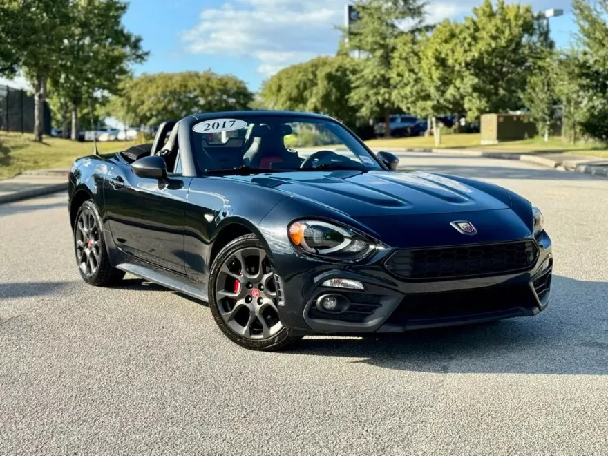 2017 Fiat 124 Spider Abarth photo 1