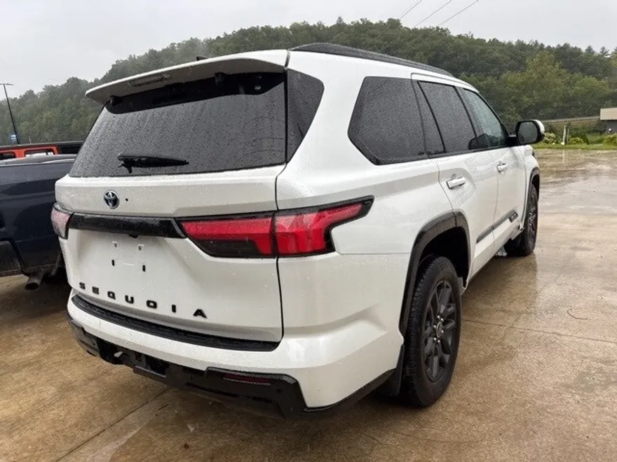 2023 Toyota Sequoia Platinum photo 1