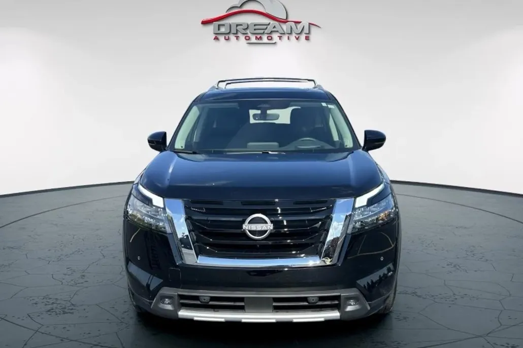 2025 Nissan Pathfinder Platinum photo 1