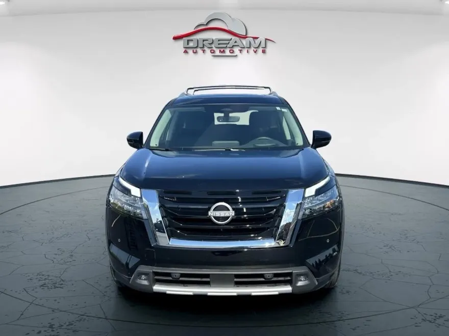 2025 Nissan Pathfinder Platinum photo 1