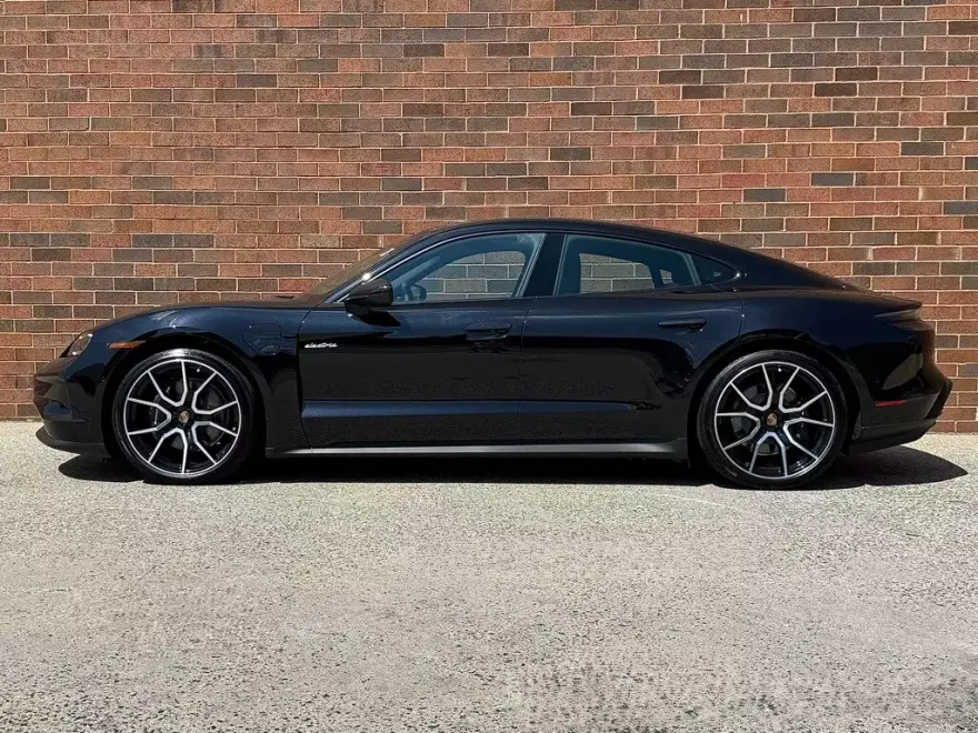 2025 Porsche Taycan photo 1