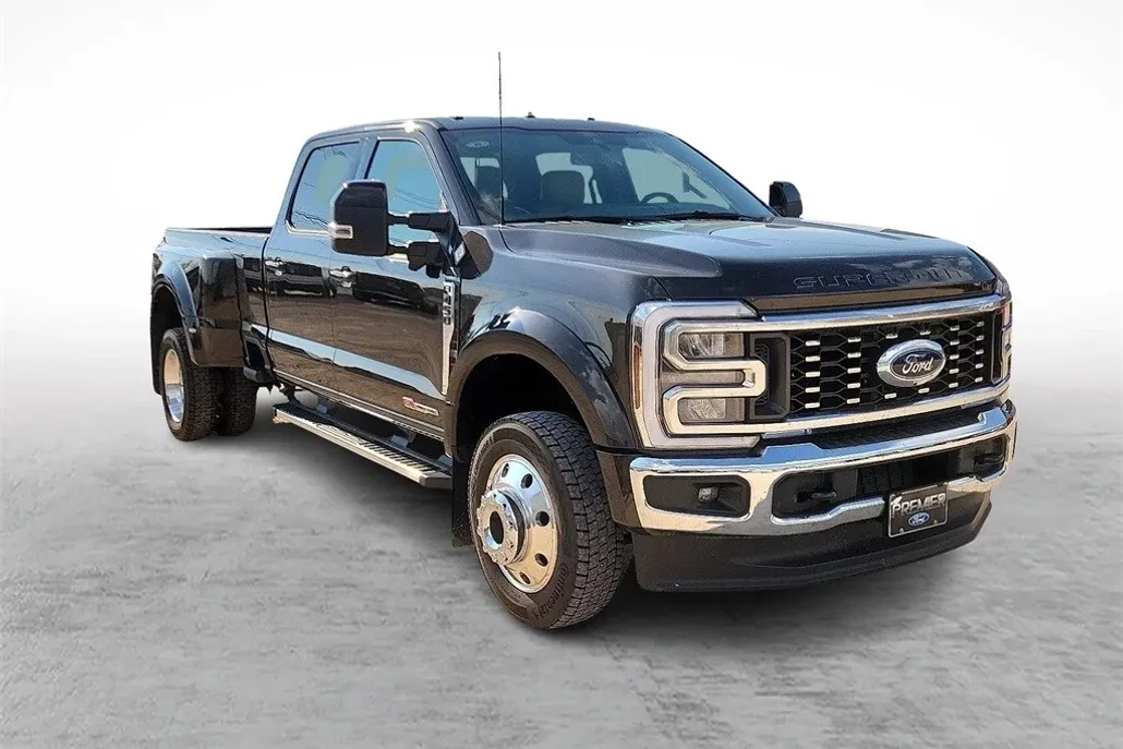 2025 Ford F-450 Lariat photo 1