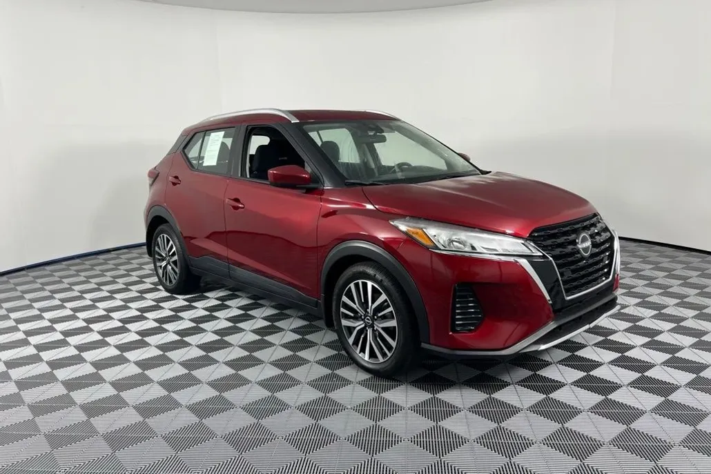 2022 Nissan Kicks SV photo 1