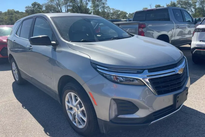 2024 Chevrolet Equinox LT photo 1