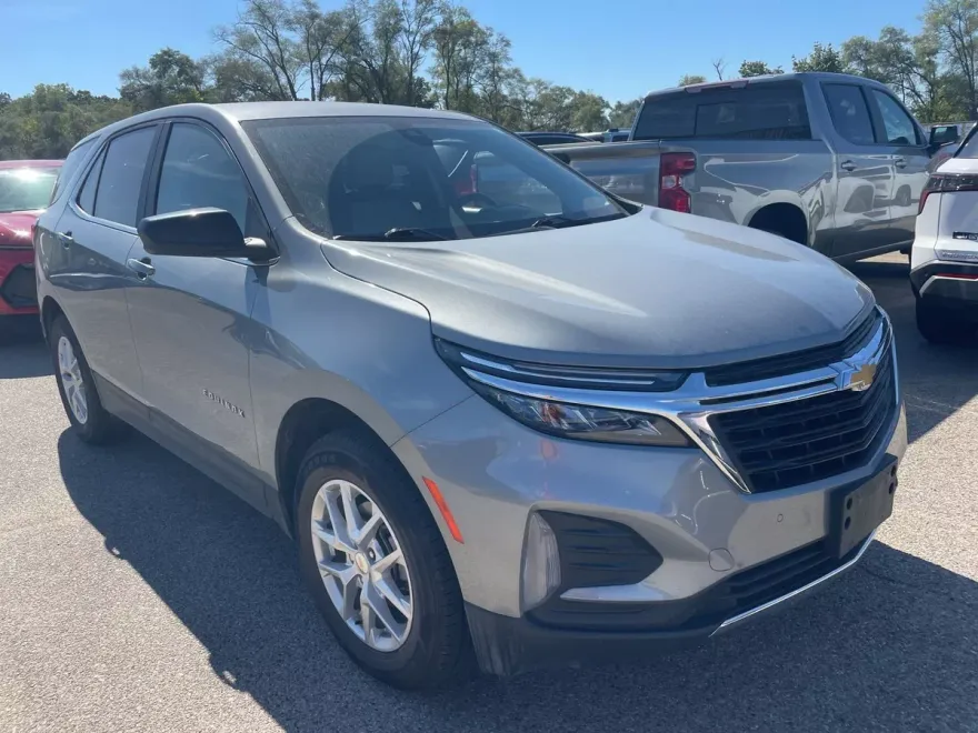 2024 Chevrolet Equinox LT photo 1
