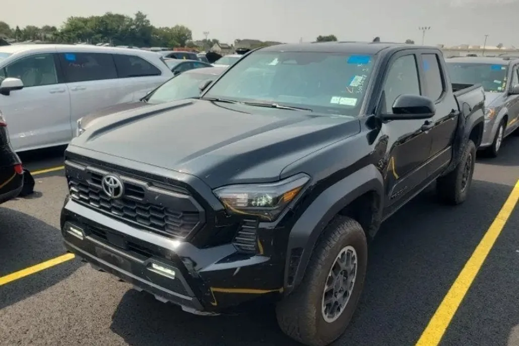 2024 Toyota Tacoma TRD Off-Road 4x4 photo 1