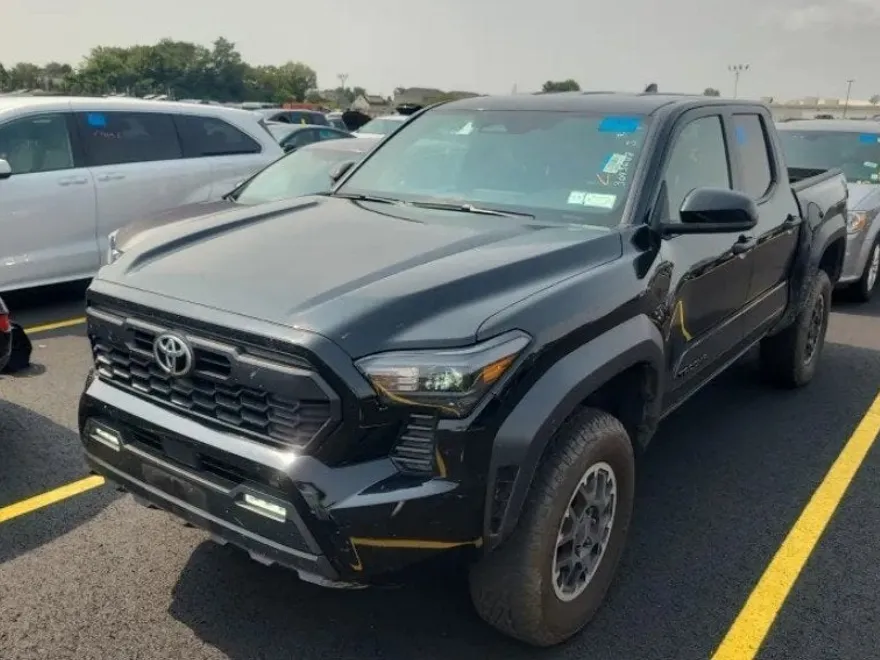 2024 Toyota Tacoma TRD Off-Road 4x4 photo 1
