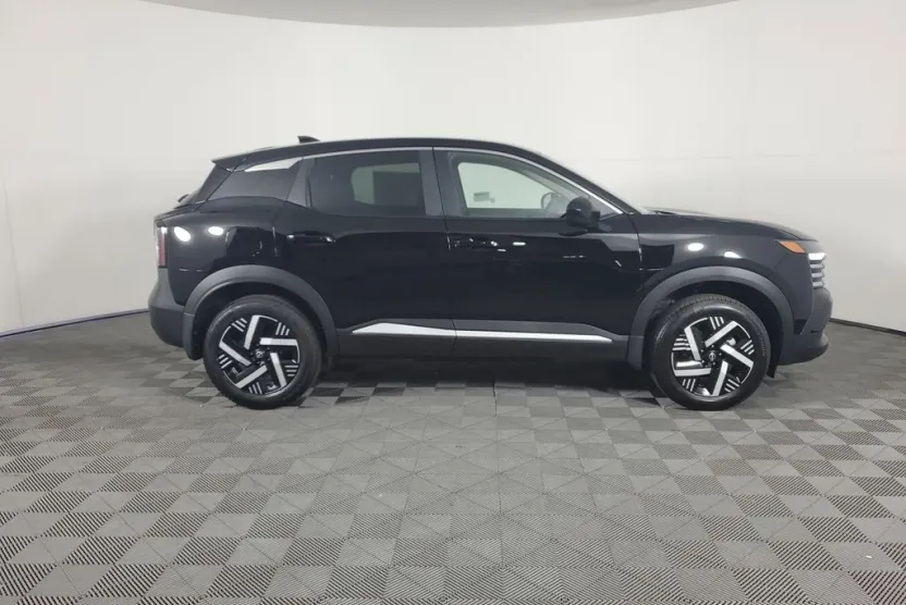 2025 Nissan Kicks SV photo 1