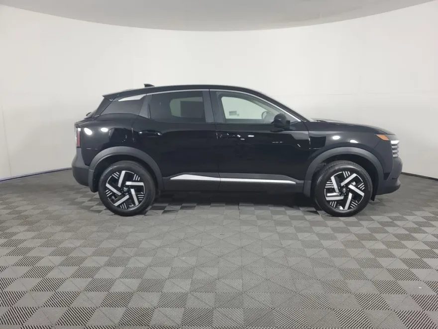 2025 Nissan Kicks SV photo 1
