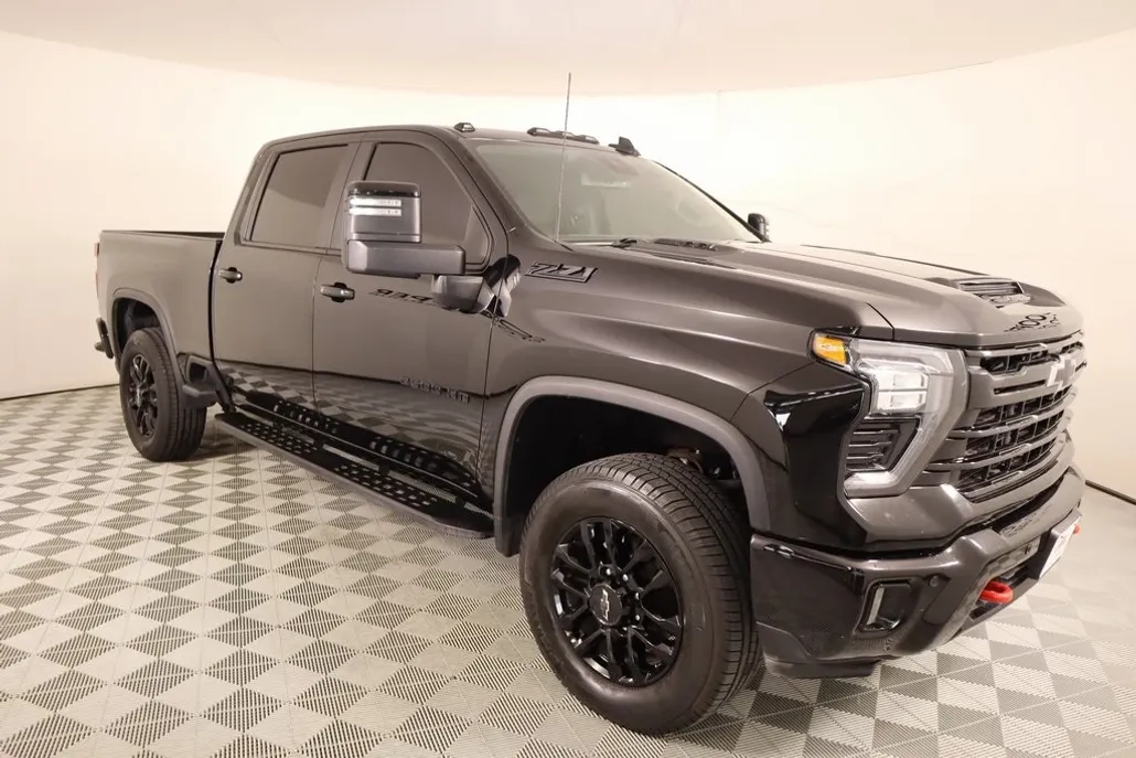 2025 Chevrolet Silverado 2500HD LT photo 1