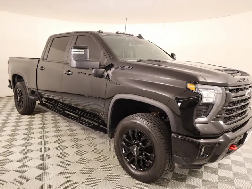 2025 Chevrolet Silverado 2500HD LT photo 1