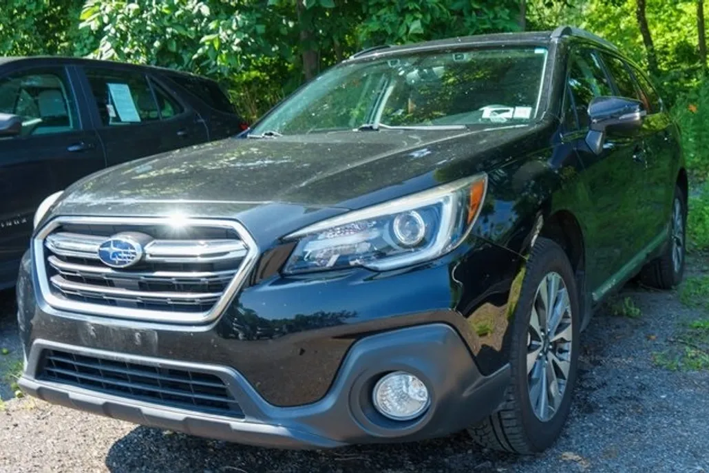 2019 Subaru Outback 2.5i Touring photo 1