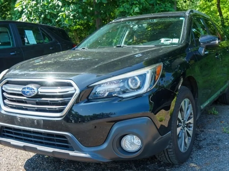2019 Subaru Outback 2.5i Touring photo 1
