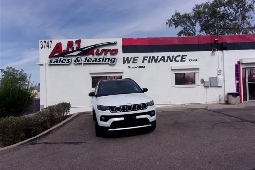 2024 Jeep Compass Latitude photo 1