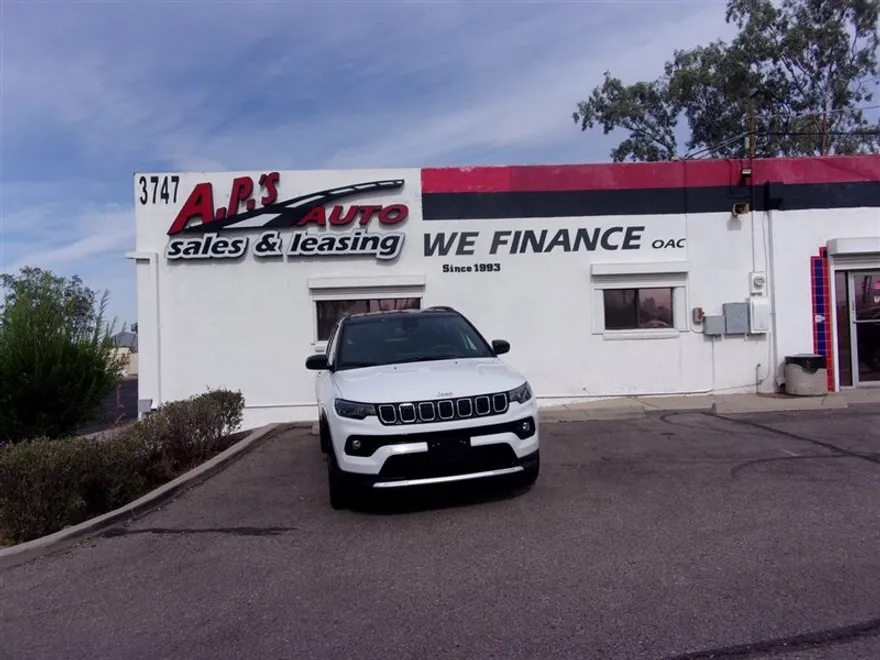 2024 Jeep Compass Latitude photo 1