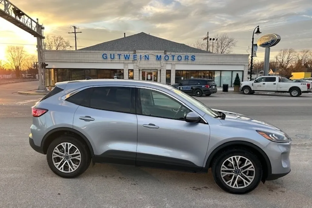 2022 Ford Escape SEL photo 1