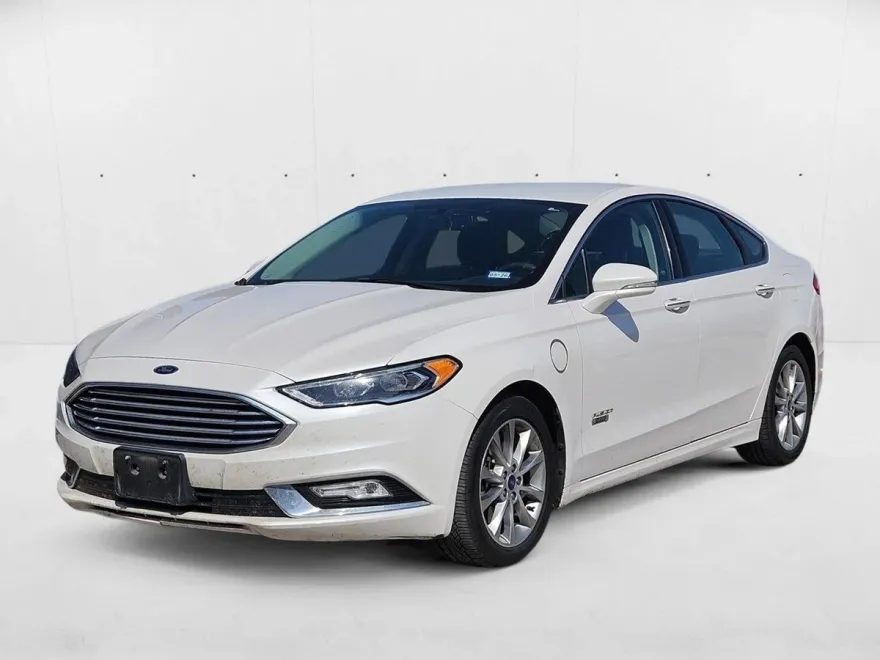2017 Ford Fusion Energi Titanium photo 1