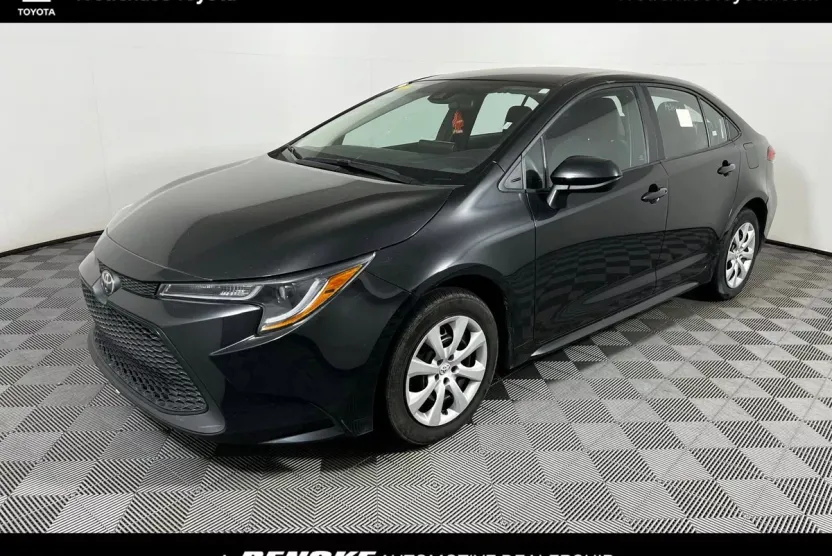 2022 Toyota Corolla LE photo 1