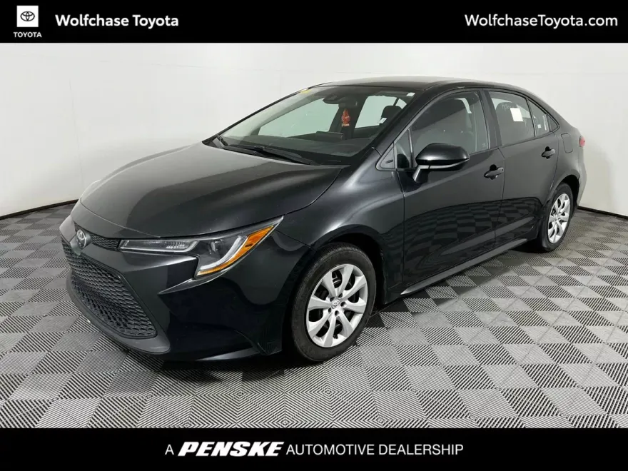 2022 Toyota Corolla LE photo 1