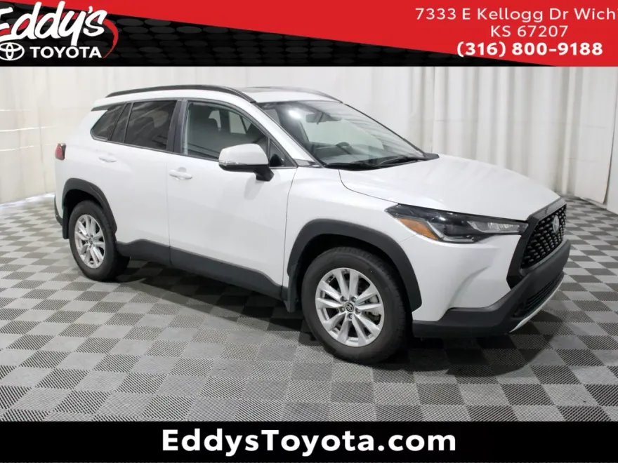 2024 Toyota Corolla Cross LE photo 1