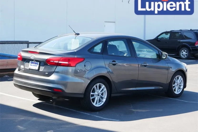 2018 Ford Focus SE photo 1