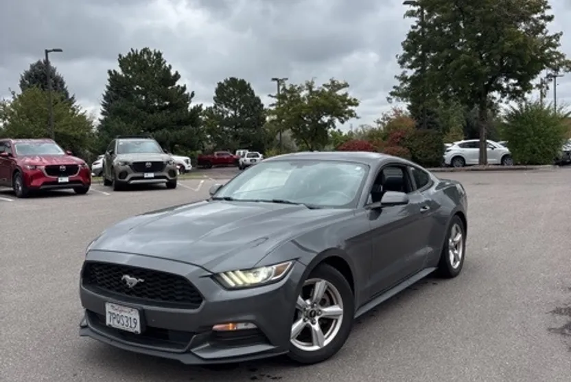 2016 Ford Mustang V6 photo 1