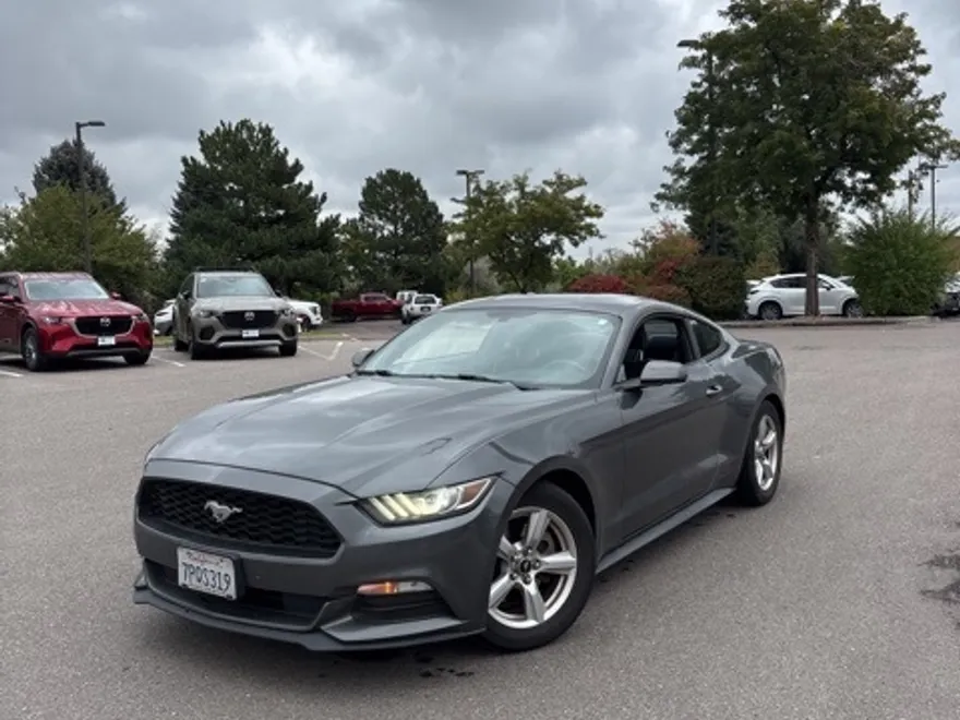 2016 Ford Mustang V6 photo 1