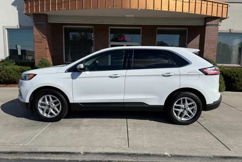 2024 Ford Edge SEL photo 1