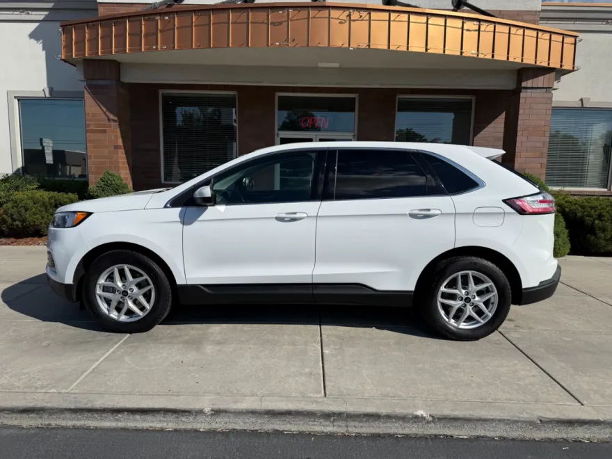 2024 Ford Edge SEL photo 1