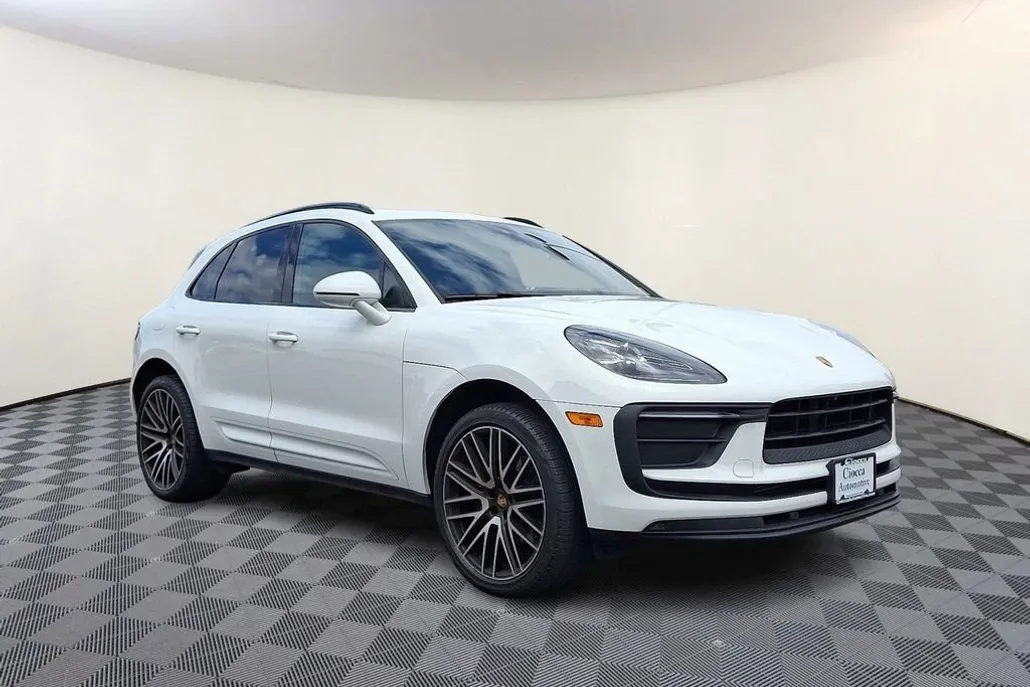 2022 Porsche Macan Base photo 1