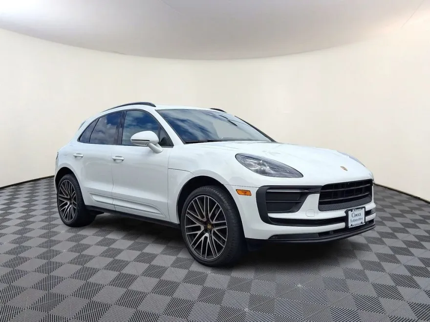 2022 Porsche Macan Base photo 1