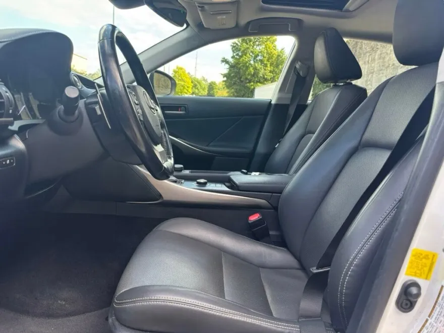 2017 Lexus IS 300 AWD photo 1